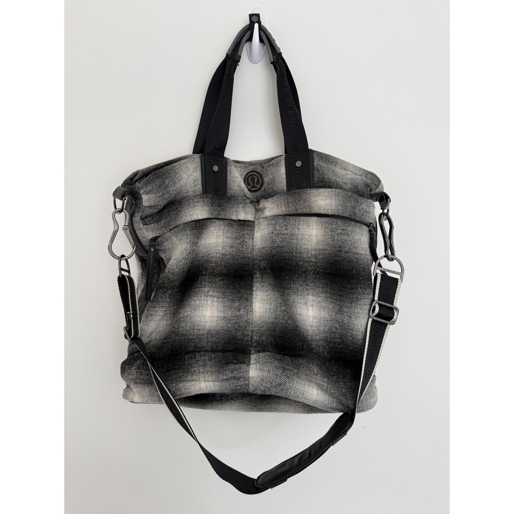 Lululemon Athletica Fast in Flight Tote Gym Bag Black Ombre Plaid Wool Gray Read